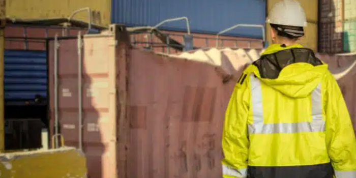 有什么缘故原由导致海运集装箱运输途中损坏？？？？